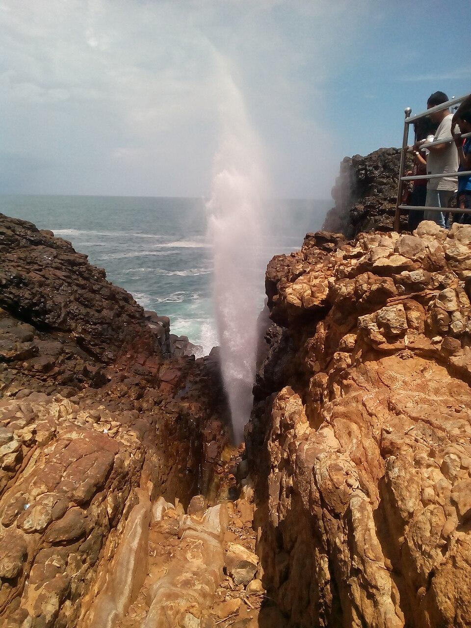 Hummanaya Blow Hole — viewing area and rugged coastline at Kudawella