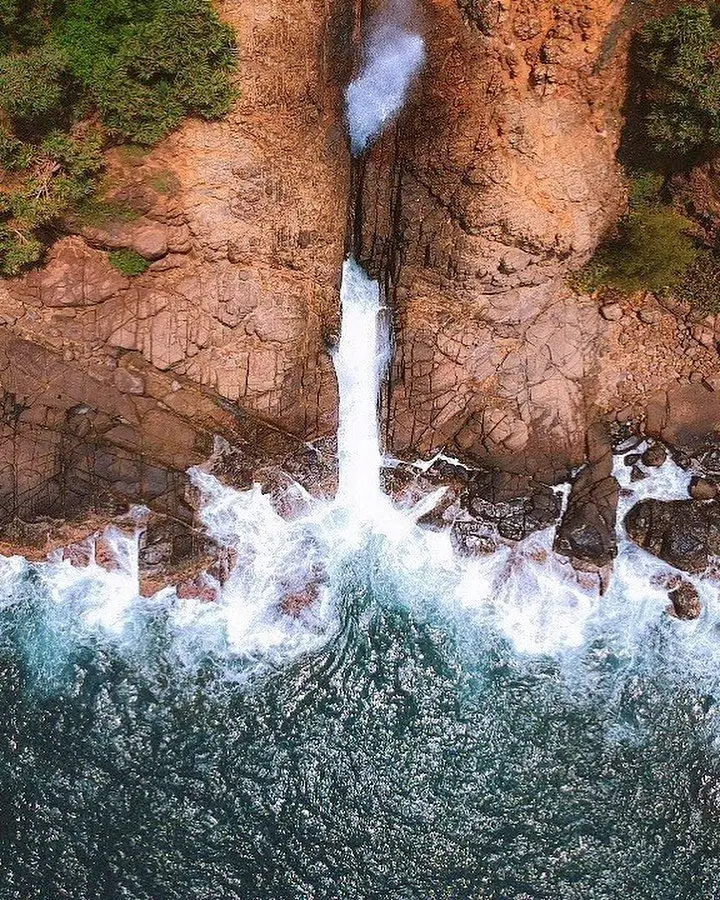 Hummanaya blowhole spray — tall plume on rough-sea days