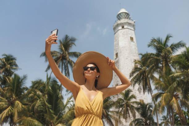 Octagonal lighthouse tower Dondra — photography & viewpoints